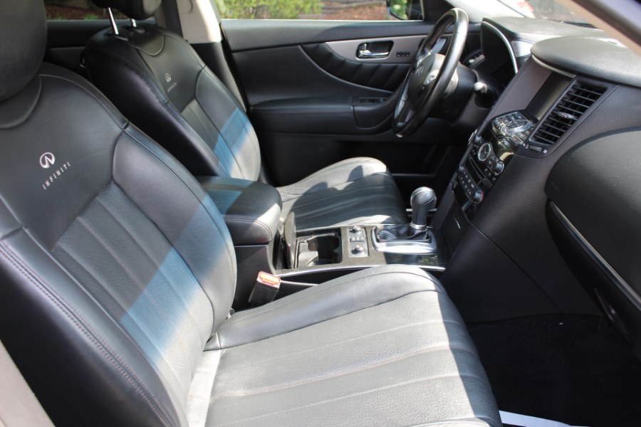 2014 Infiniti QX70 AWD 4dr, available for sale in Great Neck, New York | Great Neck Car Buyers & Sellers. Great Neck, New York 2014 Infiniti QX70 AWD 4dr, available for sale in Great Neck, New York | Great Neck Car Buyers & Sellers. Great Neck, New York