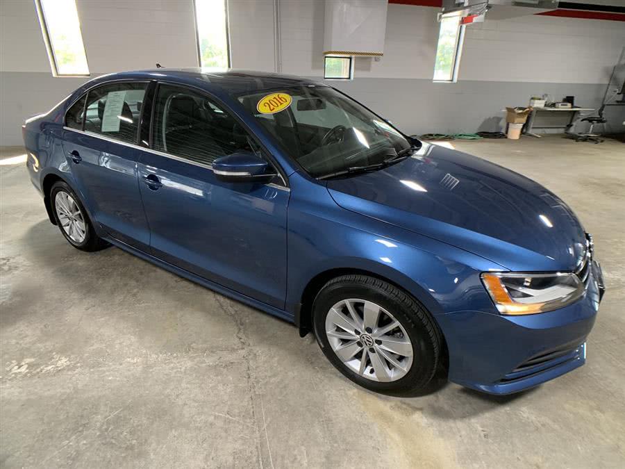 2016 Volkswagen Jetta Sedan 4dr Auto 1.4T SE w/Connectivity, available for sale in Stratford, Connecticut | Wiz Leasing Inc. Stratford, Connecticut
