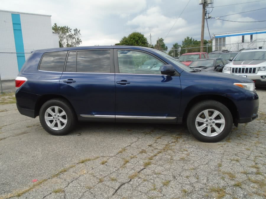 2013 Toyota Highlander 4WD 4dr V6 Plus (Natl), available for sale in Milford, Connecticut | Dealertown Auto Wholesalers. Milford, Connecticut