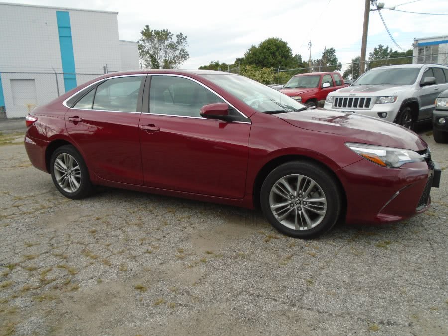 2016 Toyota Camry 4dr Sdn I4 Auto SE (Natl), available for sale in Milford, Connecticut | Dealertown Auto Wholesalers. Milford, Connecticut