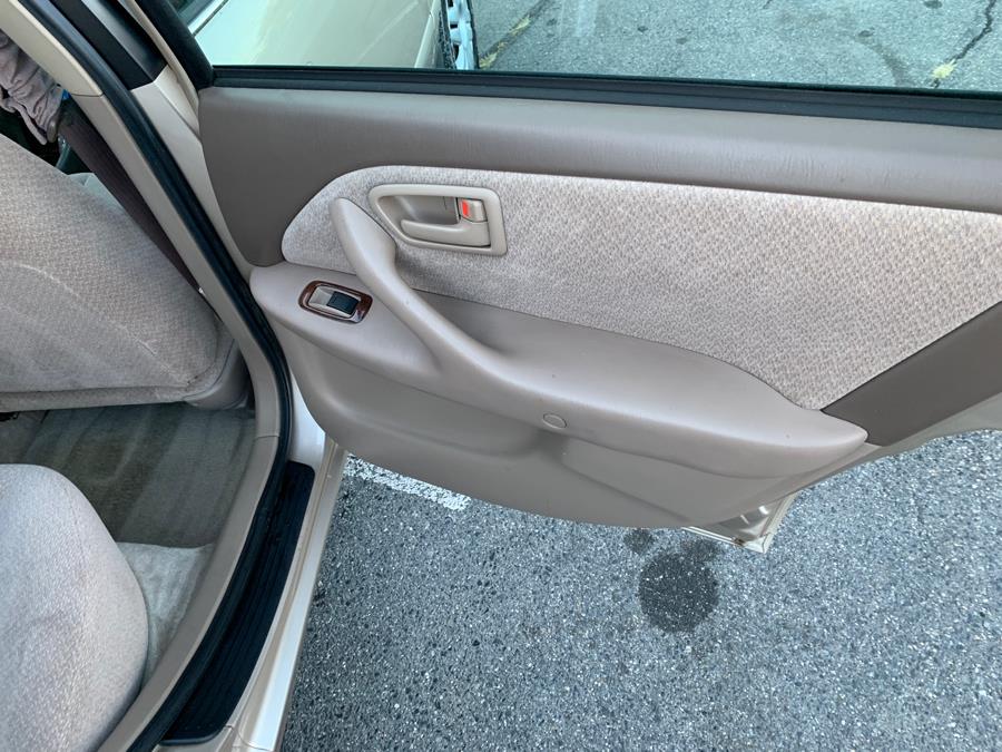 2000 Toyota Camry 4dr Sdn XLE Auto, available for sale in Taunton, Massachusetts | Rt 138 Auto Center Inc . Taunton, Massachusetts 2000 Toyota Camry 4dr Sdn XLE Auto, available for sale in Taunton, Massachusetts | Rt 138 Auto Center Inc . Taunton, Massachusetts