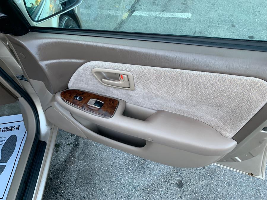 2000 Toyota Camry 4dr Sdn XLE Auto, available for sale in Taunton, Massachusetts | Rt 138 Auto Center Inc . Taunton, Massachusetts 2000 Toyota Camry 4dr Sdn XLE Auto, available for sale in Taunton, Massachusetts | Rt 138 Auto Center Inc . Taunton, Massachusetts