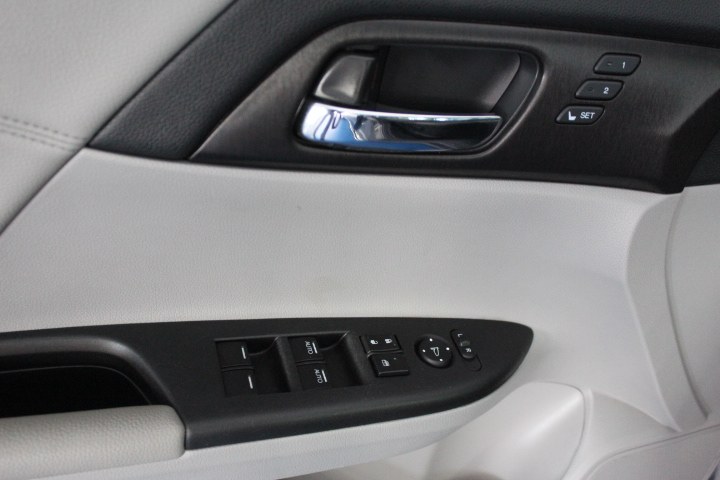 2009 Honda Accord 2WD 4dr Crew, available for sale in Newark , New Jersey | Icon World LLC. Newark , New Jersey 2009 Honda Accord 2WD 4dr Crew, available for sale in Newark , New Jersey | Icon World LLC. Newark , New Jersey