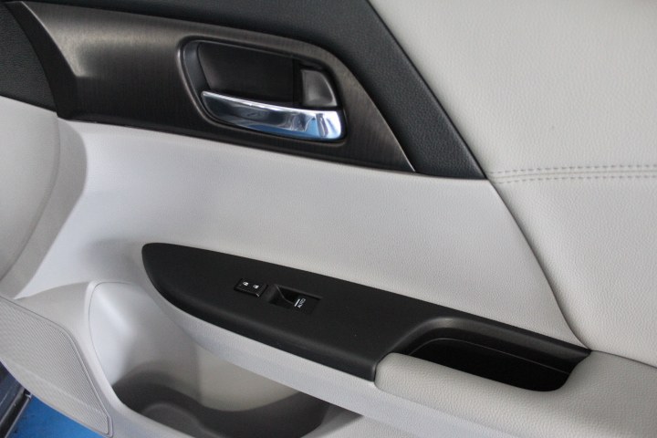 2009 Honda Accord 2WD 4dr Crew, available for sale in Newark , New Jersey | Icon World LLC. Newark , New Jersey 2009 Honda Accord 2WD 4dr Crew, available for sale in Newark , New Jersey | Icon World LLC. Newark , New Jersey