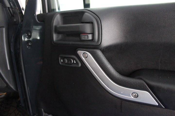 2016 Jeep Wrangler Unlimited 4WD 4dr Rubicon, available for sale in Newark , New Jersey | Icon World LLC. Newark , New Jersey 2016 Jeep Wrangler Unlimited 4WD 4dr Rubicon, available for sale in Newark , New Jersey | Icon World LLC. Newark , New Jersey