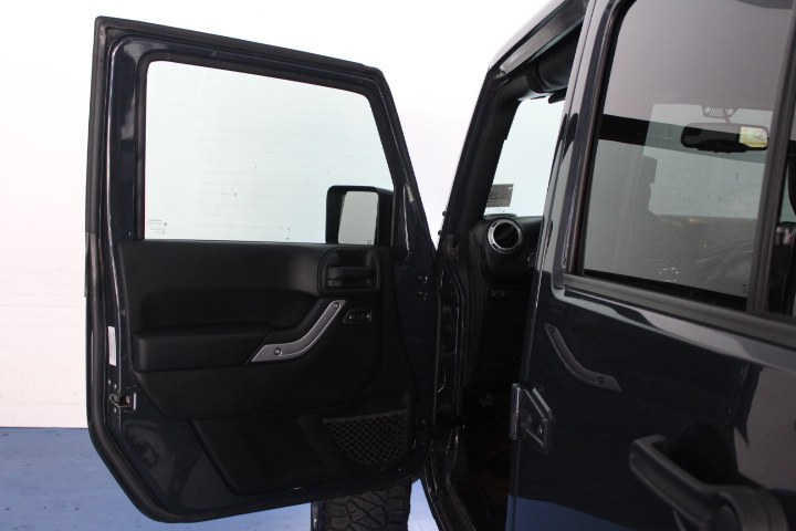 2016 Jeep Wrangler Unlimited 4WD 4dr Rubicon, available for sale in Newark , New Jersey | Icon World LLC. Newark , New Jersey 2016 Jeep Wrangler Unlimited 4WD 4dr Rubicon, available for sale in Newark , New Jersey | Icon World LLC. Newark , New Jersey