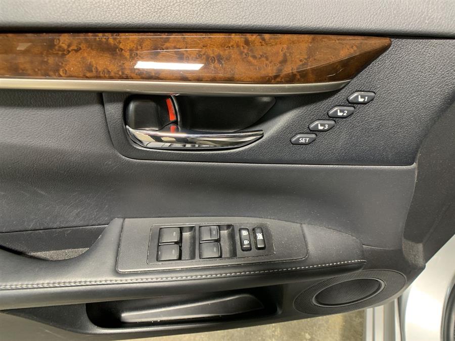 2013 Lexus ES 350 4dr Sdn, available for sale in Stratford, Connecticut | Wiz Leasing Inc. Stratford, Connecticut 2013 Lexus ES 350 4dr Sdn, available for sale in Stratford, Connecticut | Wiz Leasing Inc. Stratford, Connecticut