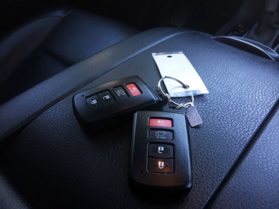 2016 Toyota Highlander AWD 4dr V6 XLE (Natl), available for sale in Peabody, Massachusetts | New Star Motors. Peabody, Massachusetts 2016 Toyota Highlander AWD 4dr V6 XLE (Natl), available for sale in Peabody, Massachusetts | New Star Motors. Peabody, Massachusetts
