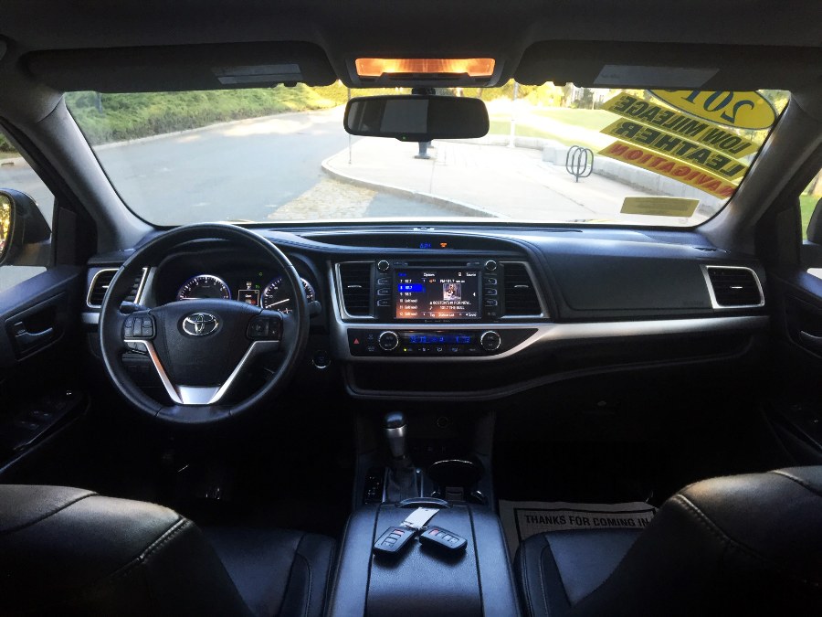 2016 Toyota Highlander AWD 4dr V6 XLE (Natl), available for sale in Peabody, Massachusetts | New Star Motors. Peabody, Massachusetts 2016 Toyota Highlander AWD 4dr V6 XLE (Natl), available for sale in Peabody, Massachusetts | New Star Motors. Peabody, Massachusetts