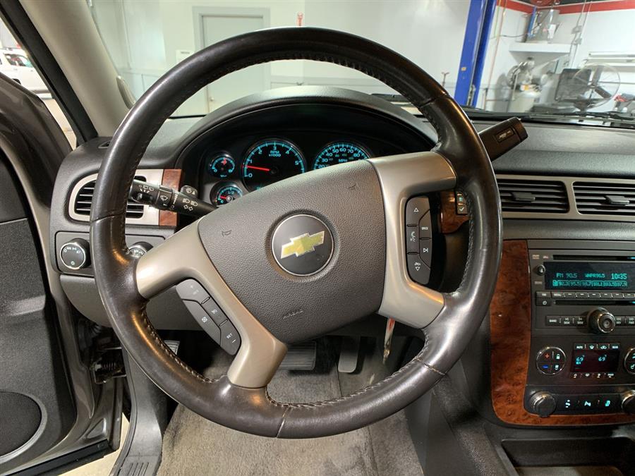 2013 Chevrolet Suburban 4WD 4dr 1500 LT, available for sale in Stratford, Connecticut | Wiz Leasing Inc. Stratford, Connecticut 2013 Chevrolet Suburban 4WD 4dr 1500 LT, available for sale in Stratford, Connecticut | Wiz Leasing Inc. Stratford, Connecticut