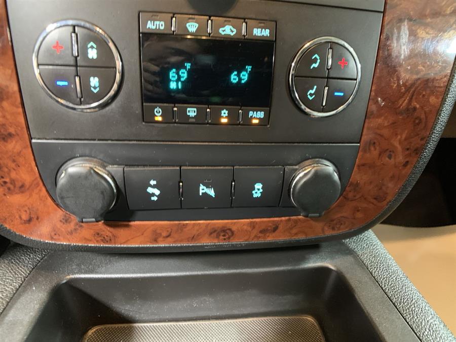 2013 Chevrolet Suburban 4WD 4dr 1500 LT, available for sale in Stratford, Connecticut | Wiz Leasing Inc. Stratford, Connecticut 2013 Chevrolet Suburban 4WD 4dr 1500 LT, available for sale in Stratford, Connecticut | Wiz Leasing Inc. Stratford, Connecticut