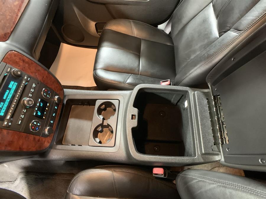 2013 Chevrolet Suburban 4WD 4dr 1500 LT, available for sale in Stratford, Connecticut | Wiz Leasing Inc. Stratford, Connecticut 2013 Chevrolet Suburban 4WD 4dr 1500 LT, available for sale in Stratford, Connecticut | Wiz Leasing Inc. Stratford, Connecticut