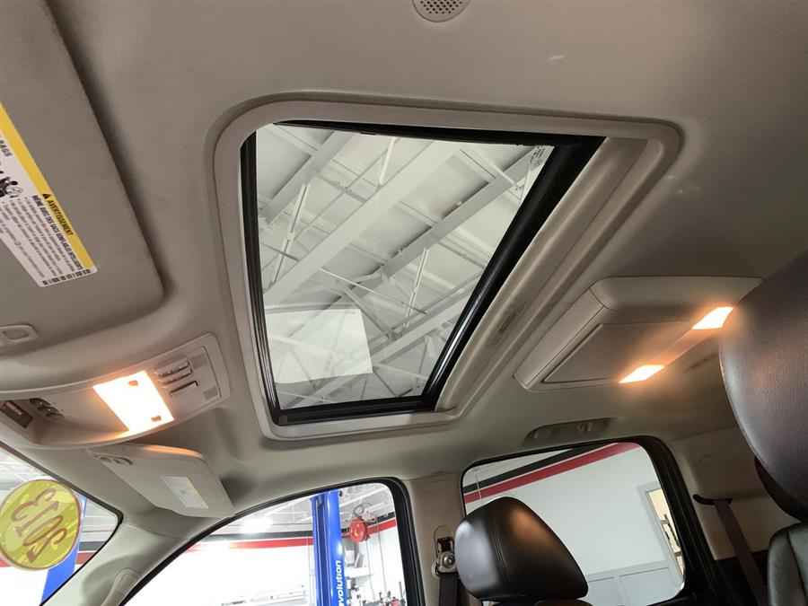 2013 Chevrolet Suburban 4WD 4dr 1500 LT, available for sale in Stratford, Connecticut | Wiz Leasing Inc. Stratford, Connecticut 2013 Chevrolet Suburban 4WD 4dr 1500 LT, available for sale in Stratford, Connecticut | Wiz Leasing Inc. Stratford, Connecticut