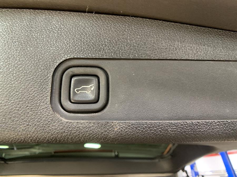 2013 Chevrolet Suburban 4WD 4dr 1500 LT, available for sale in Stratford, Connecticut | Wiz Leasing Inc. Stratford, Connecticut 2013 Chevrolet Suburban 4WD 4dr 1500 LT, available for sale in Stratford, Connecticut | Wiz Leasing Inc. Stratford, Connecticut
