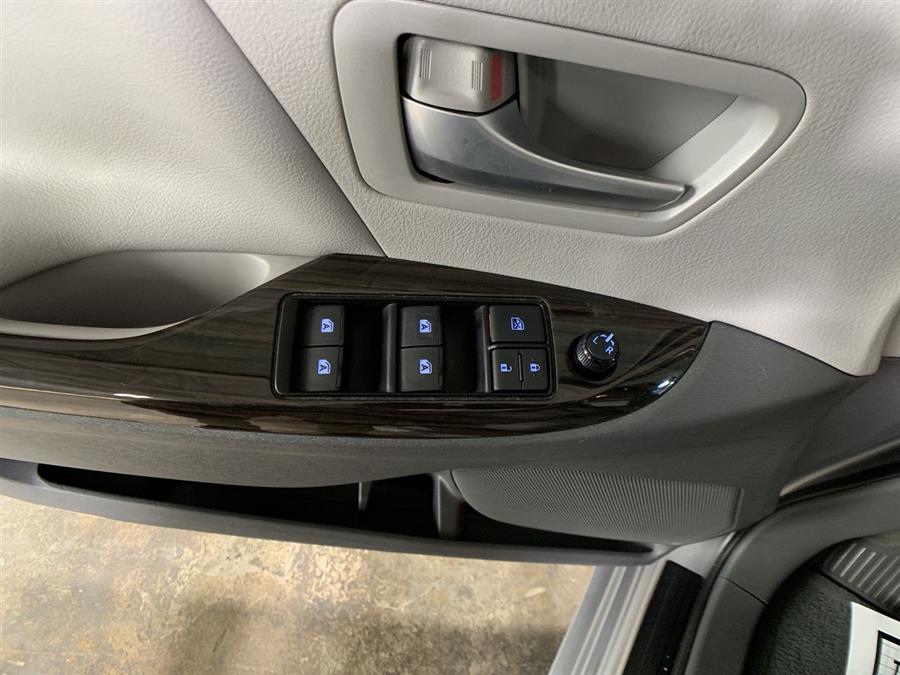 2017 Toyota Sienna XLE, available for sale in Stratford, Connecticut | Wiz Leasing Inc. Stratford, Connecticut 2017 Toyota Sienna XLE, available for sale in Stratford, Connecticut | Wiz Leasing Inc. Stratford, Connecticut