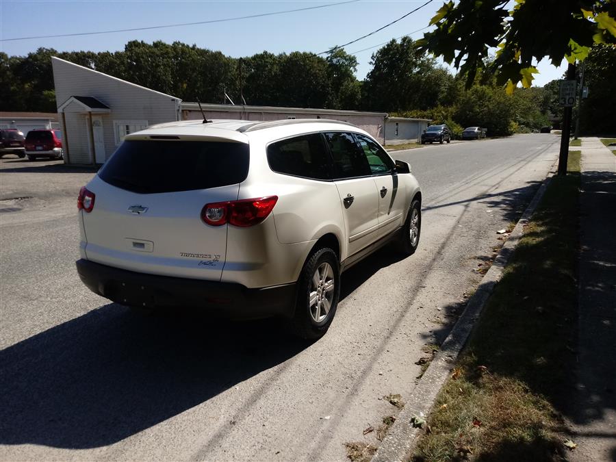 2011 Chevrolet Traverse FWD 4dr LT w/1LT, available for sale in Shirley, New York | Roe Motors Ltd. Shirley, New York 2011 Chevrolet Traverse FWD 4dr LT w/1LT, available for sale in Shirley, New York | Roe Motors Ltd. Shirley, New York