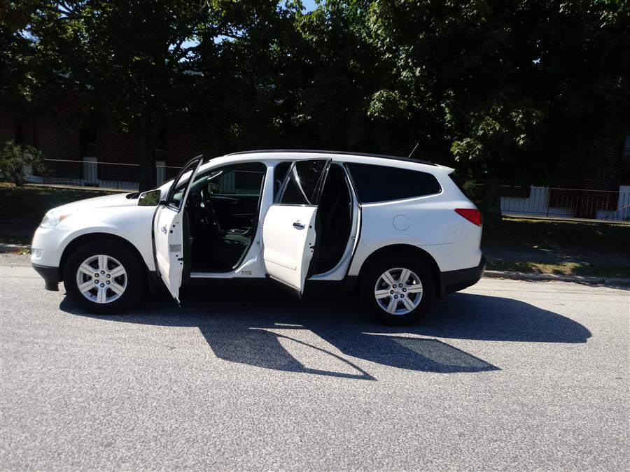 2011 Chevrolet Traverse FWD 4dr LT w/1LT, available for sale in Shirley, New York | Roe Motors Ltd. Shirley, New York 2011 Chevrolet Traverse FWD 4dr LT w/1LT, available for sale in Shirley, New York | Roe Motors Ltd. Shirley, New York
