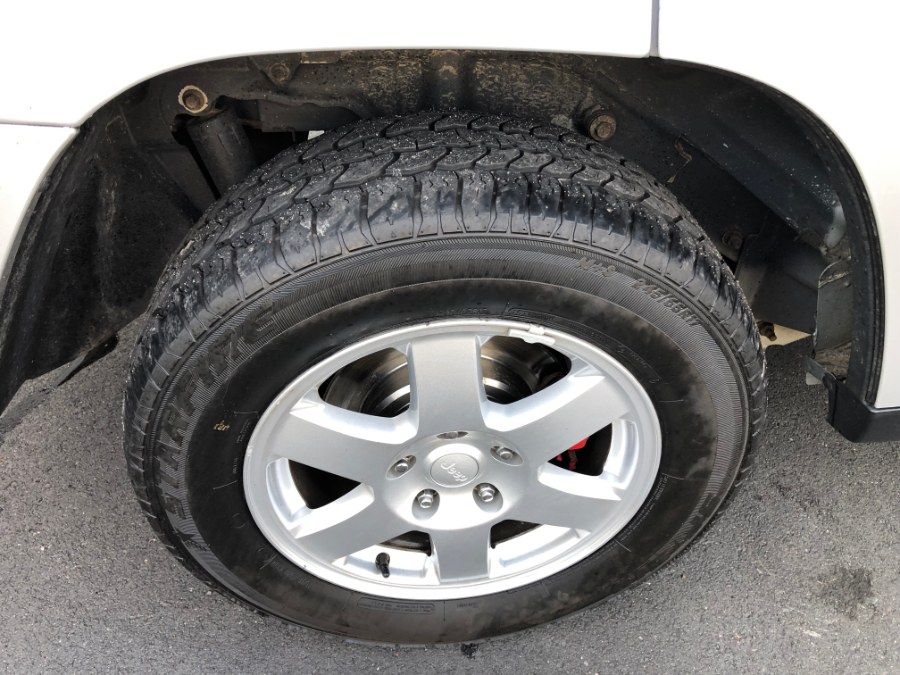 2010 Jeep Grand Cherokee 4WD 4dr Laredo, available for sale in Suffield, Connecticut | Suffield Auto LLC. Suffield, Connecticut 2010 Jeep Grand Cherokee 4WD 4dr Laredo, available for sale in Suffield, Connecticut | Suffield Auto LLC. Suffield, Connecticut