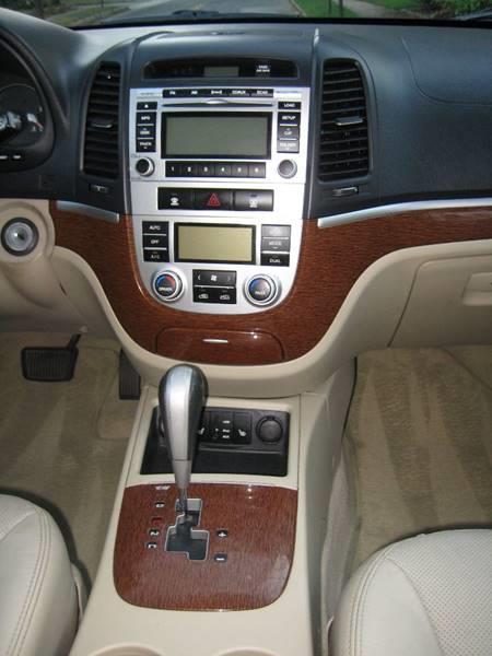 2009 Hyundai Santa Fe Limited 4dr SUV, available for sale in Massapequa, New York | Rite Choice Auto Inc.. Massapequa, New York 2009 Hyundai Santa Fe Limited 4dr SUV, available for sale in Massapequa, New York | Rite Choice Auto Inc.. Massapequa, New York