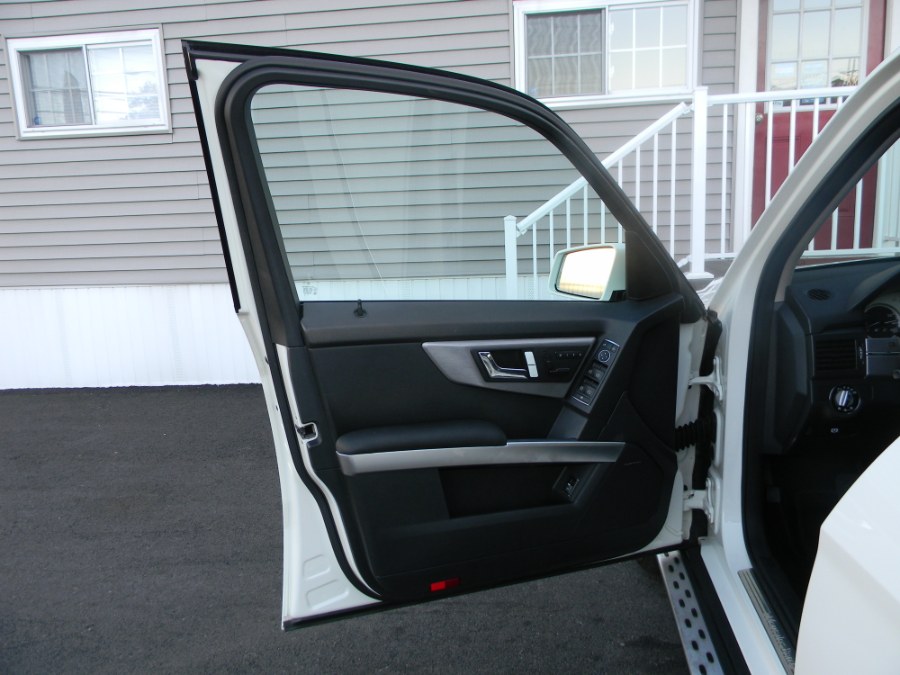 2010 Mercedes-Benz GLK-Class 4MATIC 4dr GLK350, available for sale in Paterson, New Jersey | DZ Automall. Paterson, New Jersey 2010 Mercedes-Benz GLK-Class 4MATIC 4dr GLK350, available for sale in Paterson, New Jersey | DZ Automall. Paterson, New Jersey