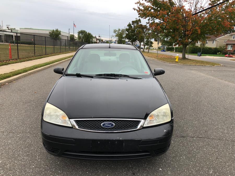 2005 Ford Focus 4dr Sdn ZX4 S, available for sale in Copiague, New York | Great Deal Motors. Copiague, New York