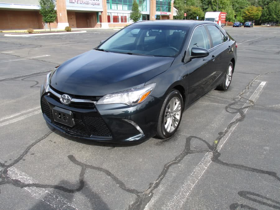 2015 Toyota Camry 4dr Sdn I4 Auto SE - Clean Carfax / One Owner, available for sale in New Britain, Connecticut | Universal Motors LLC. New Britain, Connecticut