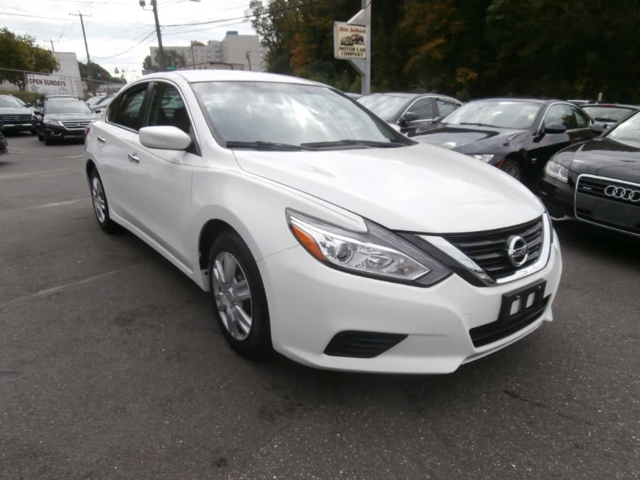 2016 Nissan Altima 4dr Sdn I4 2.5 SR, available for sale in Waterbury, Connecticut | Jim Juliani Motors. Waterbury, Connecticut