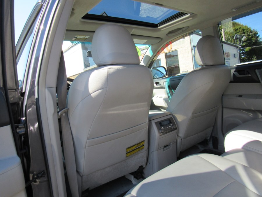 2008 Toyota Highlander 4WD 4dr Sport, available for sale in Worcester, Massachusetts | Hilario's Auto Sales Inc.. Worcester, Massachusetts 2008 Toyota Highlander 4WD 4dr Sport, available for sale in Worcester, Massachusetts | Hilario's Auto Sales Inc.. Worcester, Massachusetts