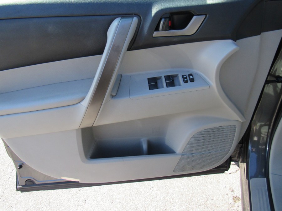 2008 Toyota Highlander 4WD 4dr Sport, available for sale in Worcester, Massachusetts | Hilario's Auto Sales Inc.. Worcester, Massachusetts 2008 Toyota Highlander 4WD 4dr Sport, available for sale in Worcester, Massachusetts | Hilario's Auto Sales Inc.. Worcester, Massachusetts