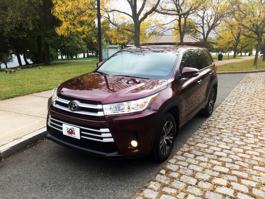 2017 Toyota Highlander LE, available for sale in Peabody, Massachusetts | New Star Motors. Peabody, Massachusetts
