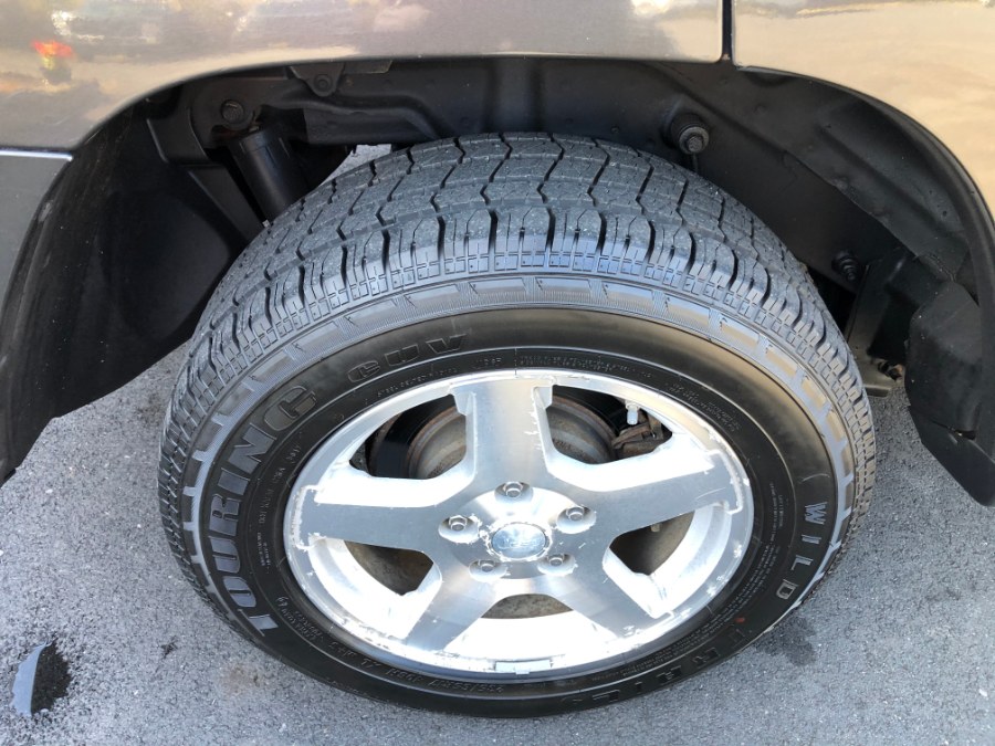 2005 Jeep Grand Cherokee 4dr Limited 4WD, available for sale in Suffield, Connecticut | Suffield Auto LLC. Suffield, Connecticut 2005 Jeep Grand Cherokee 4dr Limited 4WD, available for sale in Suffield, Connecticut | Suffield Auto LLC. Suffield, Connecticut