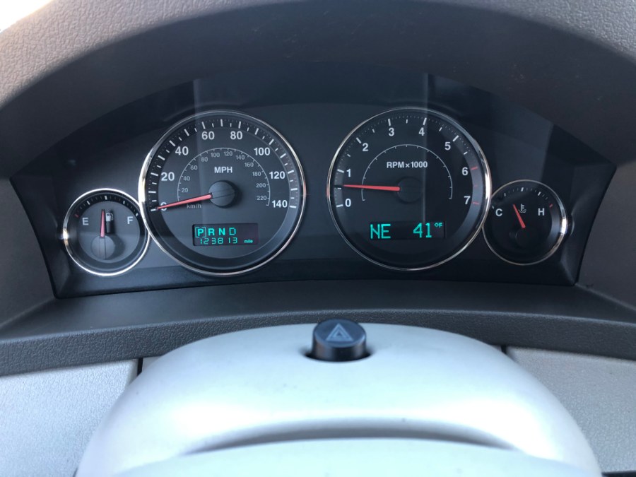 2005 Jeep Grand Cherokee 4dr Limited 4WD, available for sale in Suffield, Connecticut | Suffield Auto LLC. Suffield, Connecticut 2005 Jeep Grand Cherokee 4dr Limited 4WD, available for sale in Suffield, Connecticut | Suffield Auto LLC. Suffield, Connecticut