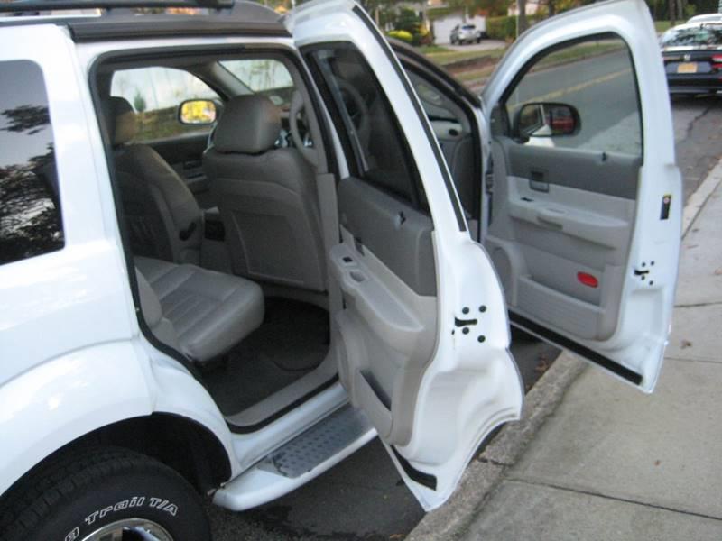 2005 Dodge Durango Limited 4WD 4dr SUV w/ Front, Rear and Third Row H, available for sale in Massapequa, New York | Rite Choice Auto Inc.. Massapequa, New York 2005 Dodge Durango Limited 4WD 4dr SUV w/ Front, Rear and Third Row H, available for sale in Massapequa, New York | Rite Choice Auto Inc.. Massapequa, New York