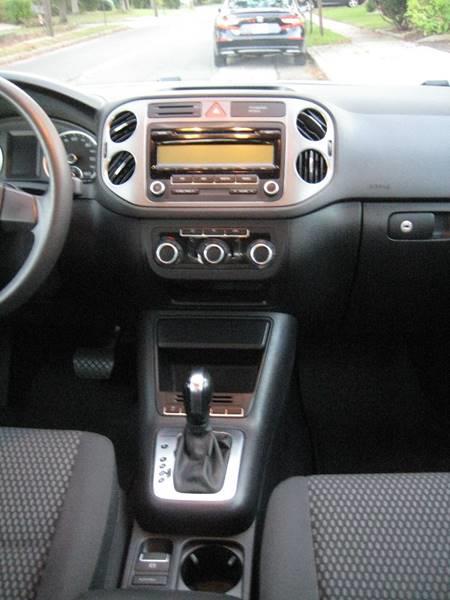 2011 Volkswagen Tiguan SE 4Motion 4dr SUV, available for sale in Massapequa, New York | Rite Choice Auto Inc.. Massapequa, New York 2011 Volkswagen Tiguan SE 4Motion 4dr SUV, available for sale in Massapequa, New York | Rite Choice Auto Inc.. Massapequa, New York