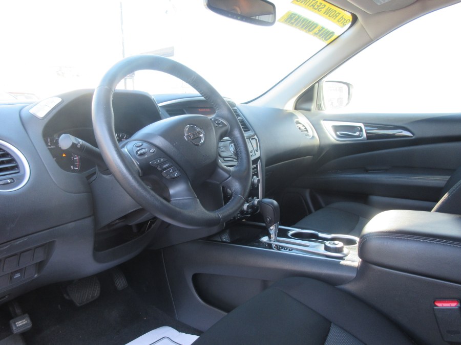 The 2018 Nissan Pathfinder 4x4 SV