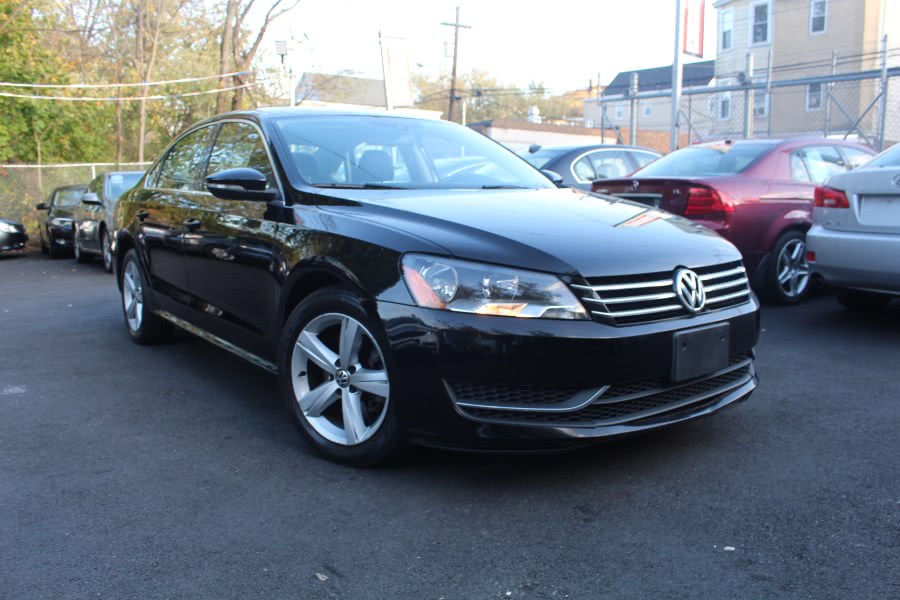 2012 Volkswagen Passat 4dr Sdn 2.5L Auto SE w/Sunroof PZEV, available for sale in Paterson, New Jersey | Xcell Motors LLC. Paterson, New Jersey