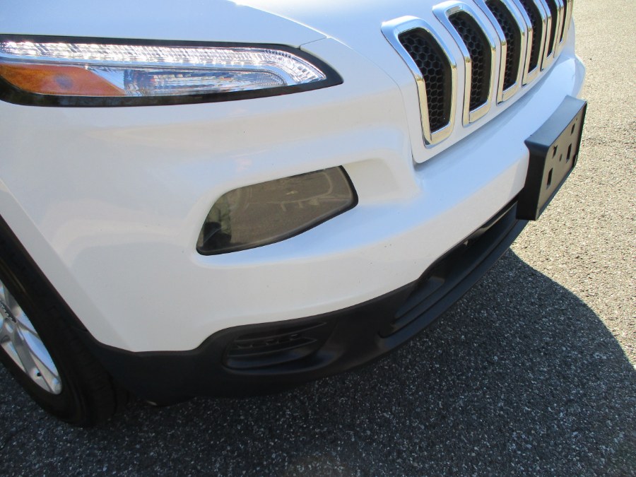 2016 Jeep Cherokee 4WD 4dr Sport, available for sale in Massapequa, New York | South Shore Auto Brokers & Sales. Massapequa, New York 2016 Jeep Cherokee 4WD 4dr Sport, available for sale in Massapequa, New York | South Shore Auto Brokers & Sales. Massapequa, New York