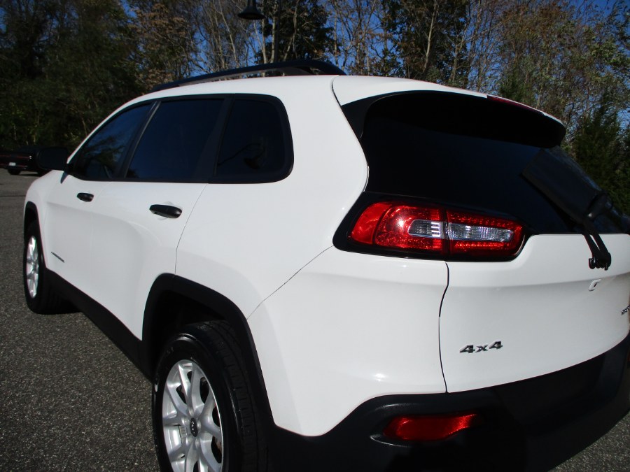 2016 Jeep Cherokee 4WD 4dr Sport, available for sale in Massapequa, New York | South Shore Auto Brokers & Sales. Massapequa, New York 2016 Jeep Cherokee 4WD 4dr Sport, available for sale in Massapequa, New York | South Shore Auto Brokers & Sales. Massapequa, New York