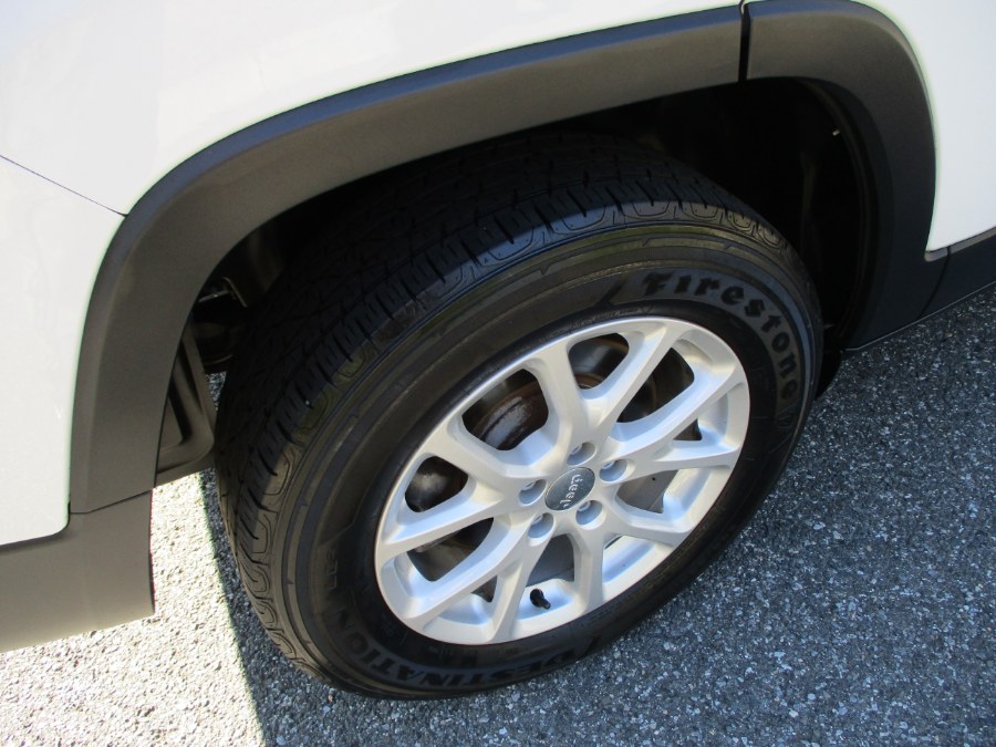 2016 Jeep Cherokee 4WD 4dr Sport, available for sale in Massapequa, New York | South Shore Auto Brokers & Sales. Massapequa, New York 2016 Jeep Cherokee 4WD 4dr Sport, available for sale in Massapequa, New York | South Shore Auto Brokers & Sales. Massapequa, New York