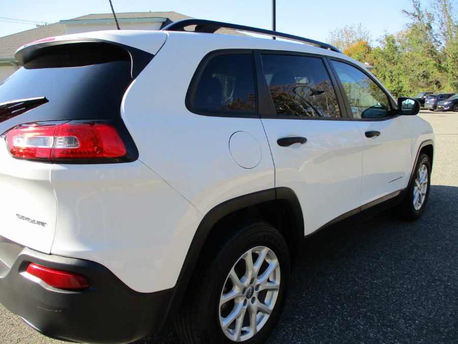 2016 Jeep Cherokee 4WD 4dr Sport, available for sale in Massapequa, New York | South Shore Auto Brokers & Sales. Massapequa, New York 2016 Jeep Cherokee 4WD 4dr Sport, available for sale in Massapequa, New York | South Shore Auto Brokers & Sales. Massapequa, New York