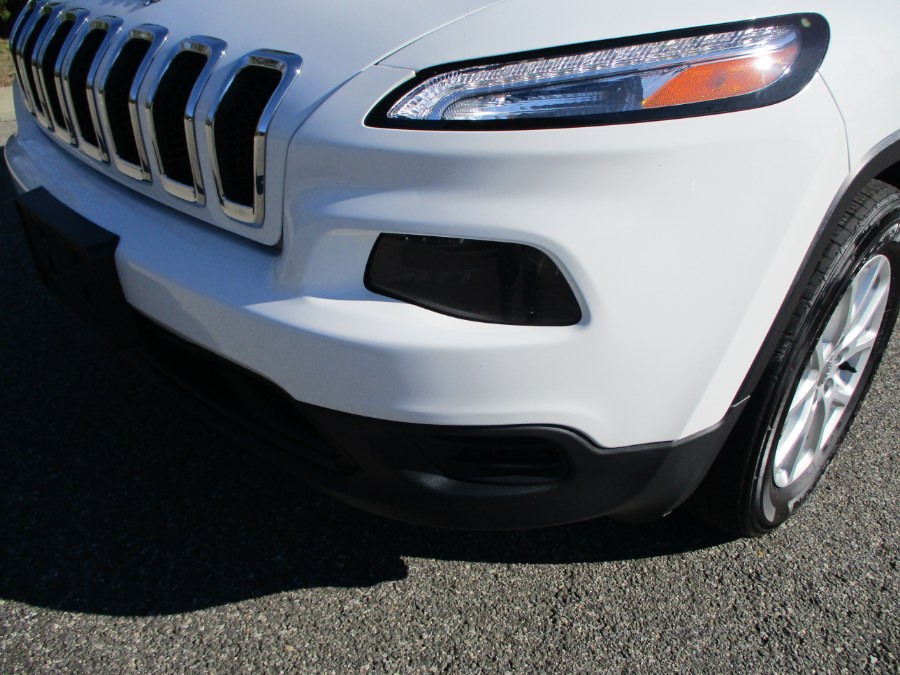 2016 Jeep Cherokee 4WD 4dr Sport, available for sale in Massapequa, New York | South Shore Auto Brokers & Sales. Massapequa, New York 2016 Jeep Cherokee 4WD 4dr Sport, available for sale in Massapequa, New York | South Shore Auto Brokers & Sales. Massapequa, New York