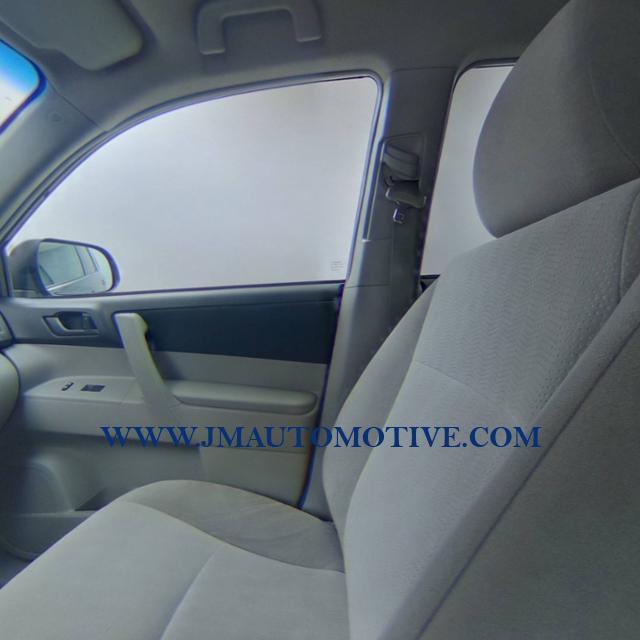 2013 Toyota Highlander 4WD 4dr V6, available for sale in Naugatuck, Connecticut | J&M Automotive Sls&Svc LLC. Naugatuck, Connecticut 2013 Toyota Highlander 4WD 4dr V6, available for sale in Naugatuck, Connecticut | J&M Automotive Sls&Svc LLC. Naugatuck, Connecticut