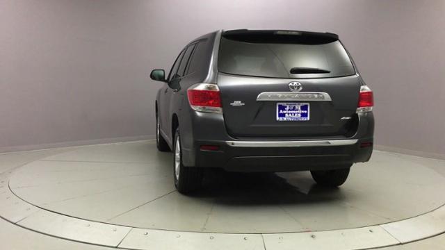 2013 Toyota Highlander 4WD 4dr V6, available for sale in Naugatuck, Connecticut | J&M Automotive Sls&Svc LLC. Naugatuck, Connecticut 2013 Toyota Highlander 4WD 4dr V6, available for sale in Naugatuck, Connecticut | J&M Automotive Sls&Svc LLC. Naugatuck, Connecticut