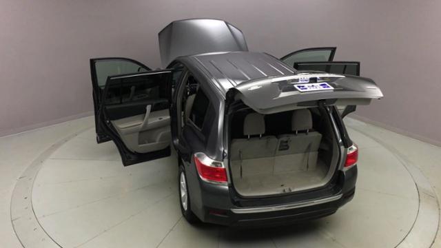 2013 Toyota Highlander 4WD 4dr V6, available for sale in Naugatuck, Connecticut | J&M Automotive Sls&Svc LLC. Naugatuck, Connecticut 2013 Toyota Highlander 4WD 4dr V6, available for sale in Naugatuck, Connecticut | J&M Automotive Sls&Svc LLC. Naugatuck, Connecticut