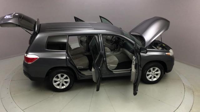 2013 Toyota Highlander 4WD 4dr V6, available for sale in Naugatuck, Connecticut | J&M Automotive Sls&Svc LLC. Naugatuck, Connecticut 2013 Toyota Highlander 4WD 4dr V6, available for sale in Naugatuck, Connecticut | J&M Automotive Sls&Svc LLC. Naugatuck, Connecticut