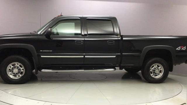 2004 Chevrolet Silverado 2500hd Crew Cab 153 WB 4WD LT, available for sale in Naugatuck, Connecticut | J&M Automotive Sls&Svc LLC. Naugatuck, Connecticut 2004 Chevrolet Silverado 2500hd Crew Cab 153 WB 4WD LT, available for sale in Naugatuck, Connecticut | J&M Automotive Sls&Svc LLC. Naugatuck, Connecticut