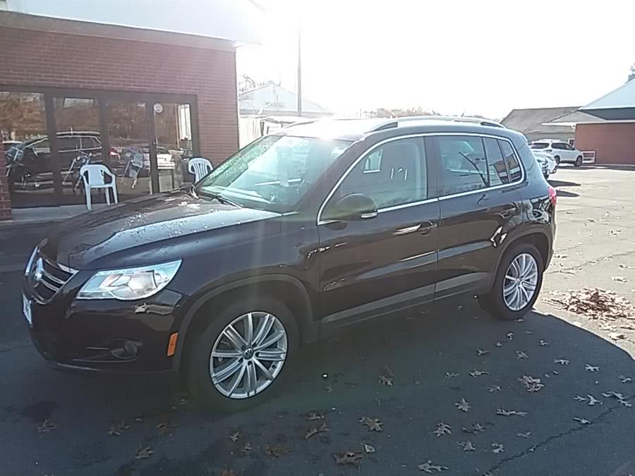 2011 Volkswagen Tiguan 4WD 4dr SE 4Motion wSunroof & Navi, available for sale in Wallingford, Connecticut | Vertucci Automotive Inc. Wallingford, Connecticut
