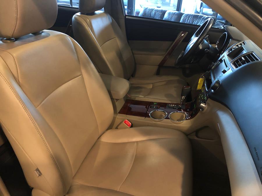 2013 Toyota Highlander 4WD 4dr V6 Limited (Natl), available for sale in West Hartford, Connecticut | AutoMax. West Hartford, Connecticut 2013 Toyota Highlander 4WD 4dr V6 Limited (Natl), available for sale in West Hartford, Connecticut | AutoMax. West Hartford, Connecticut