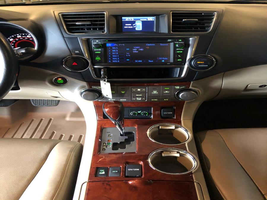 2013 Toyota Highlander 4WD 4dr V6 Limited (Natl), available for sale in West Hartford, Connecticut | AutoMax. West Hartford, Connecticut 2013 Toyota Highlander 4WD 4dr V6 Limited (Natl), available for sale in West Hartford, Connecticut | AutoMax. West Hartford, Connecticut