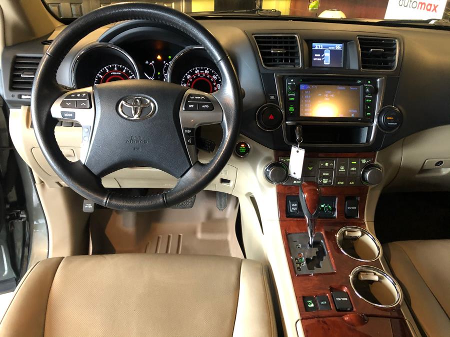 2013 Toyota Highlander 4WD 4dr V6 Limited (Natl), available for sale in West Hartford, Connecticut | AutoMax. West Hartford, Connecticut 2013 Toyota Highlander 4WD 4dr V6 Limited (Natl), available for sale in West Hartford, Connecticut | AutoMax. West Hartford, Connecticut